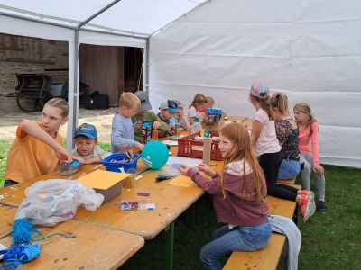 Ferienprogramm MV Ernestgrün_Basteln von Musikintrumenten